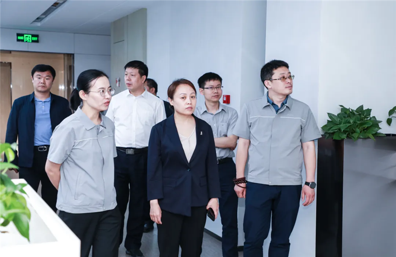 2023年5月15日，河北建材职业技术学院党委书记张明莉一行到东升国际北京集团进行校企合作交流。